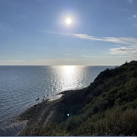 Lovely On The Rosnaes Coast Hébergement de vacances *